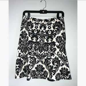 Ann Taylor LOFT | black/white print skirt size 10